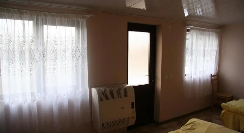 Maias Guesthouse