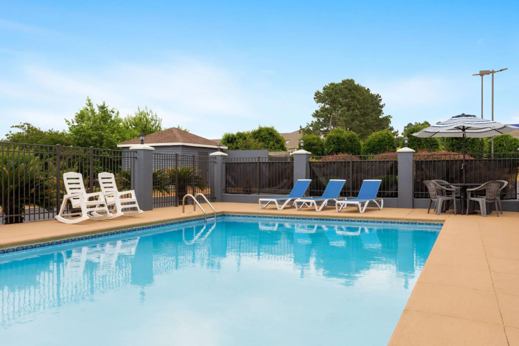 Days Inn & Suites by Wyndham Prattville-Montgomery