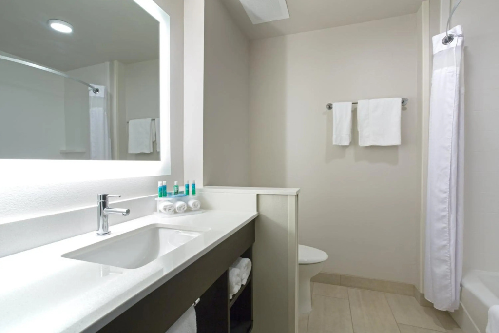 Holiday Inn Express & Suites Lincoln I - 80 by IHG