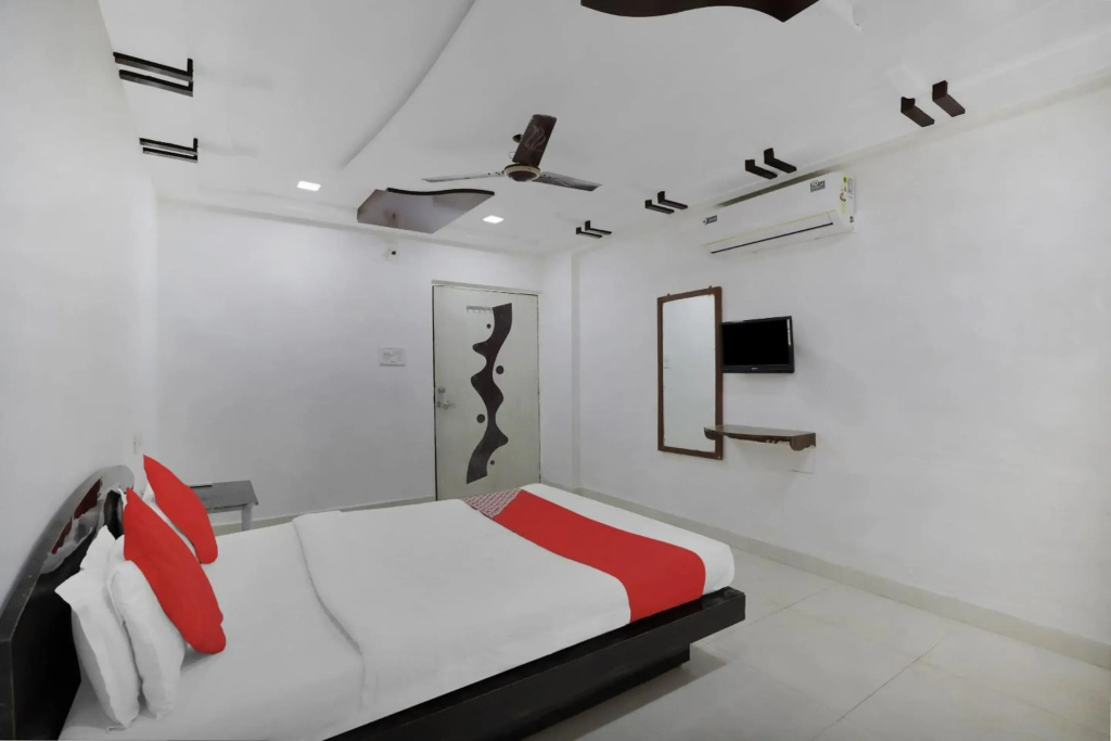 Flagship 83069 Hotel Rudra Palace