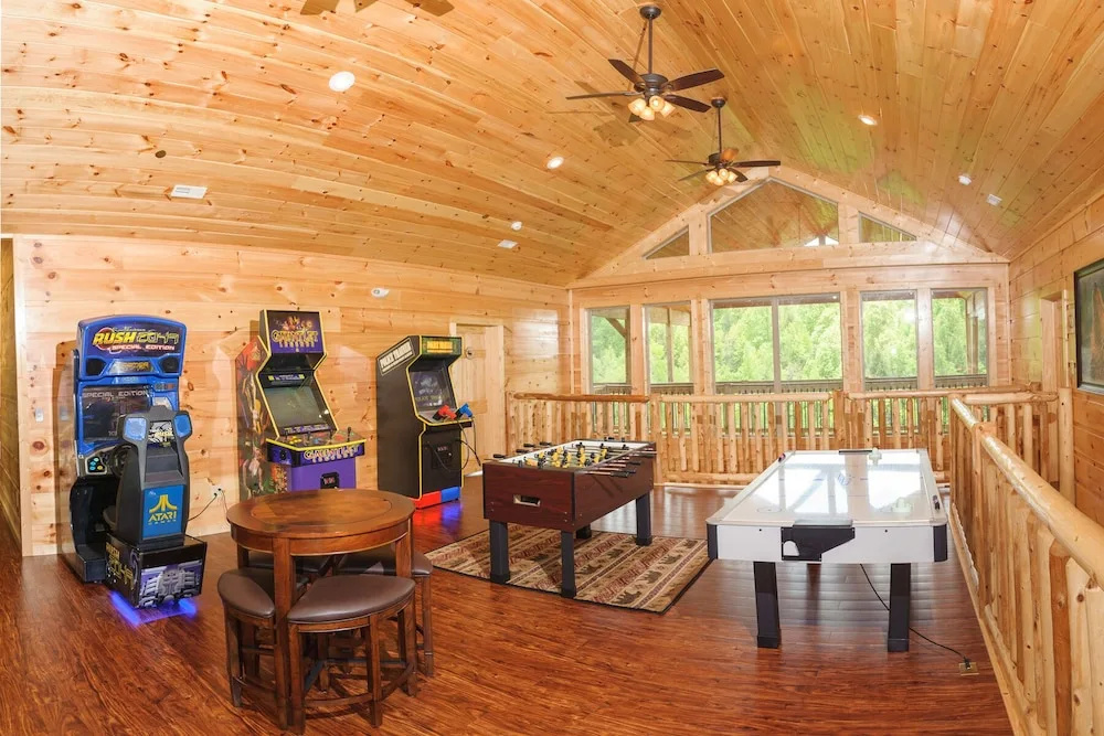 Sycamore Mansion 14 Bedroom Cabin by RedAwning
