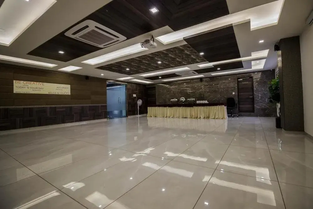 OYO Rooms High Court SG Highway