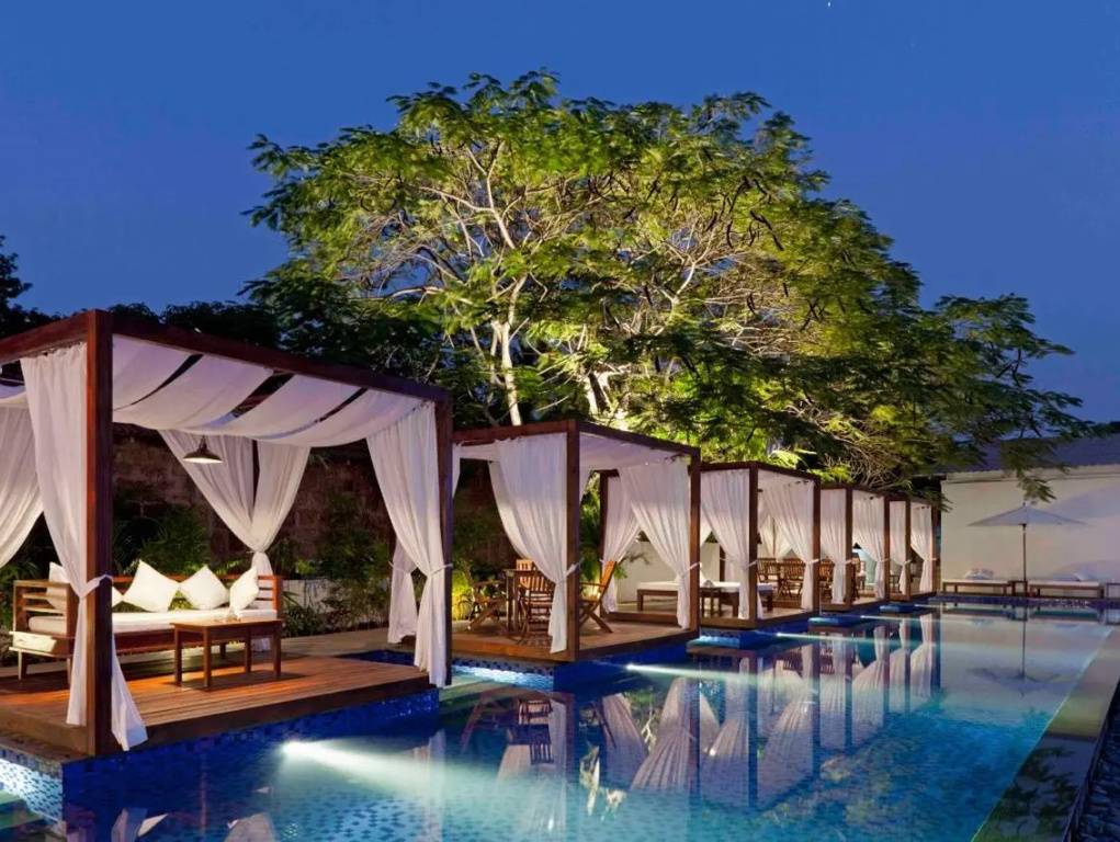 SinQ Party Hotel - No Male Stags Allowed