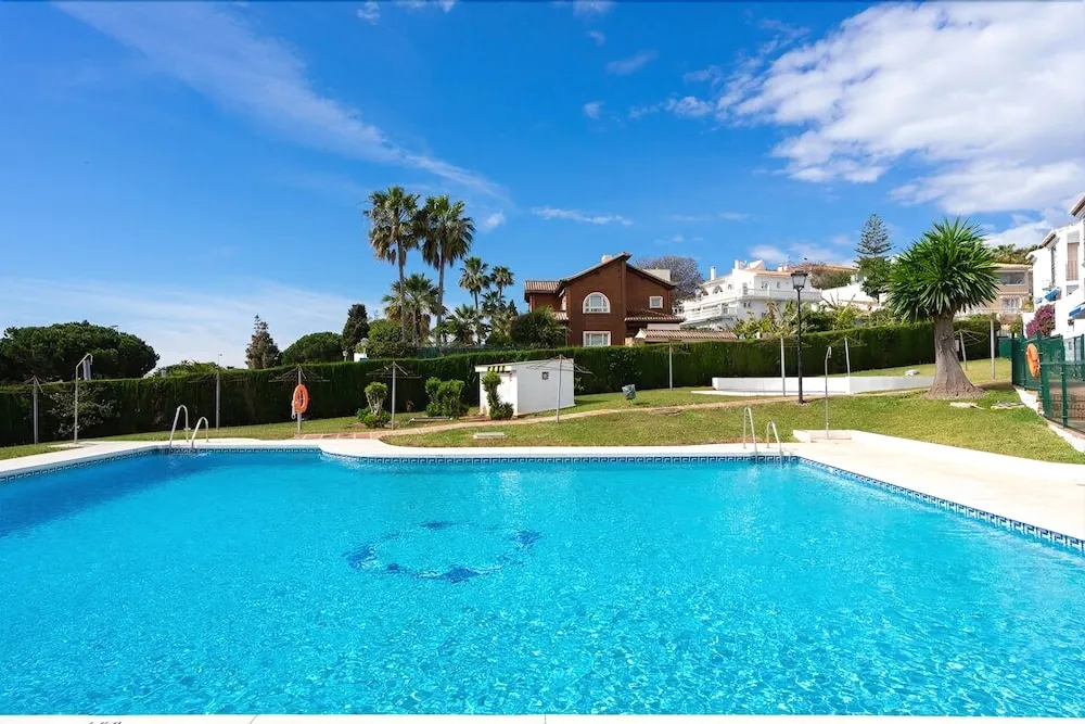 Stunning 2BR Apartment near the Beach Ref 54
