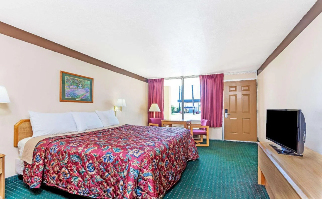 Days Inn by Wyndham McDonough
