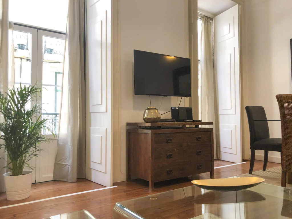 LV Premier Baixa CR2 Lift AC Center Balcony