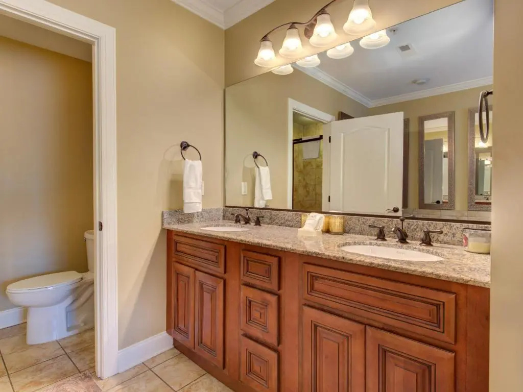 City Bear, 2BR, Pool, Spa, Downtown Gatlinburg, Sleeps 6