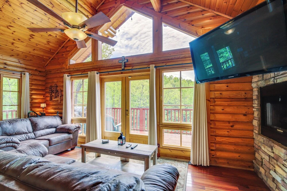 Upscale Mtn-View Smokies Cabin: Hot Tub & Fire Pit