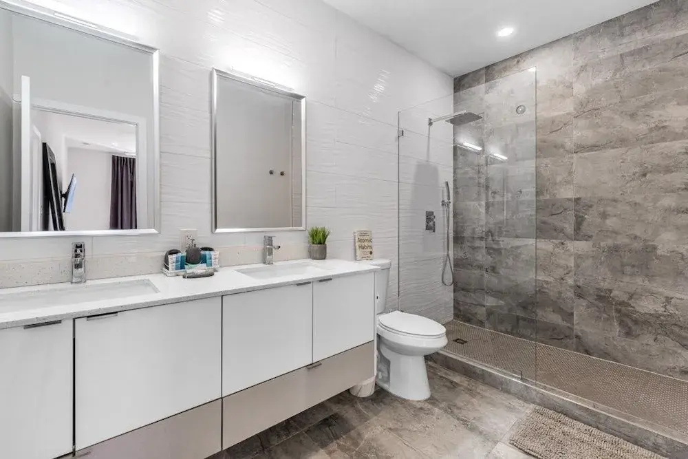 Fox Sonata Downtown Pool House 3 Bedroom Home