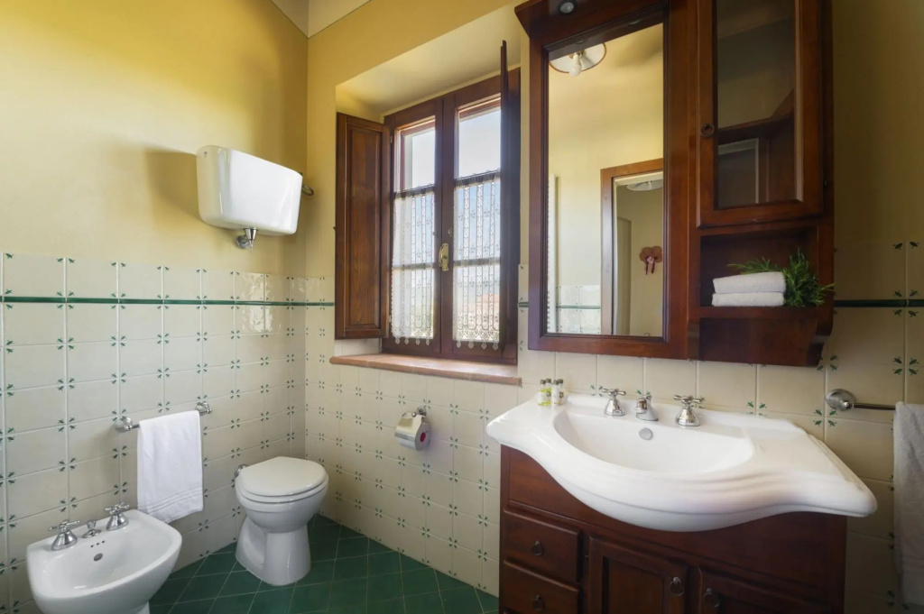 Villa Fratta, sleeps 14 villa with private pool, AC and Wi-Fi close to Cortona-Villa Fratta