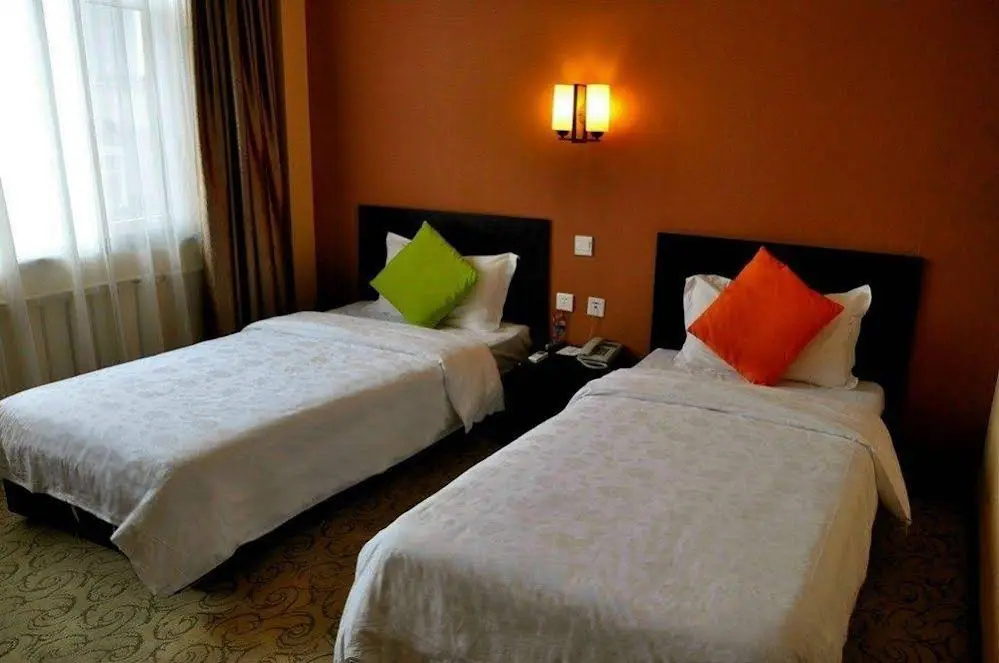 Dalian Yijia Business Hotel
