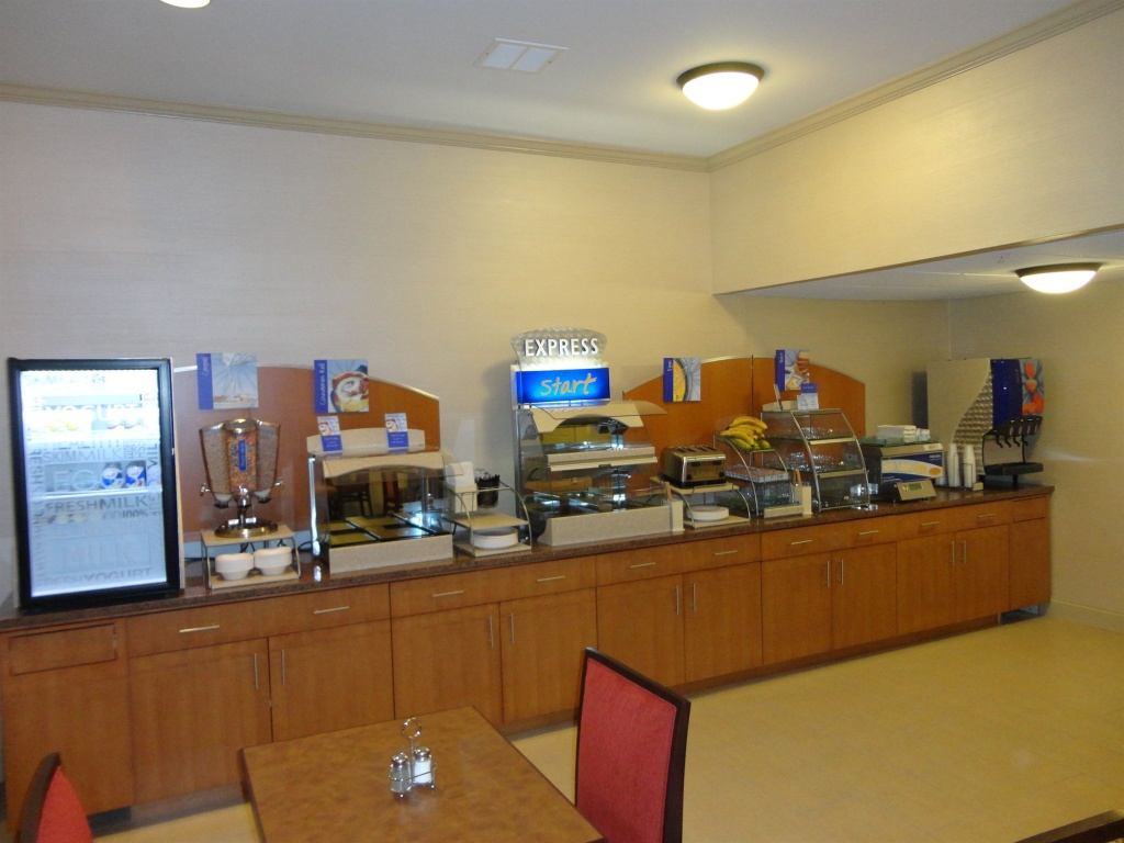 Holiday Inn Express Hotel & Suites Indianapolis North Carmel by IHG