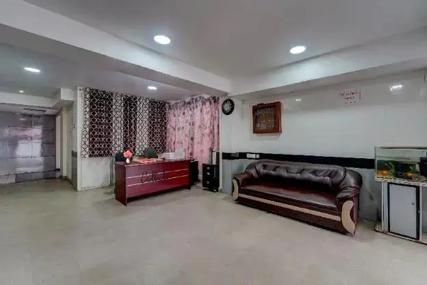 Collection O 805192 G Silver Ashok Nagar