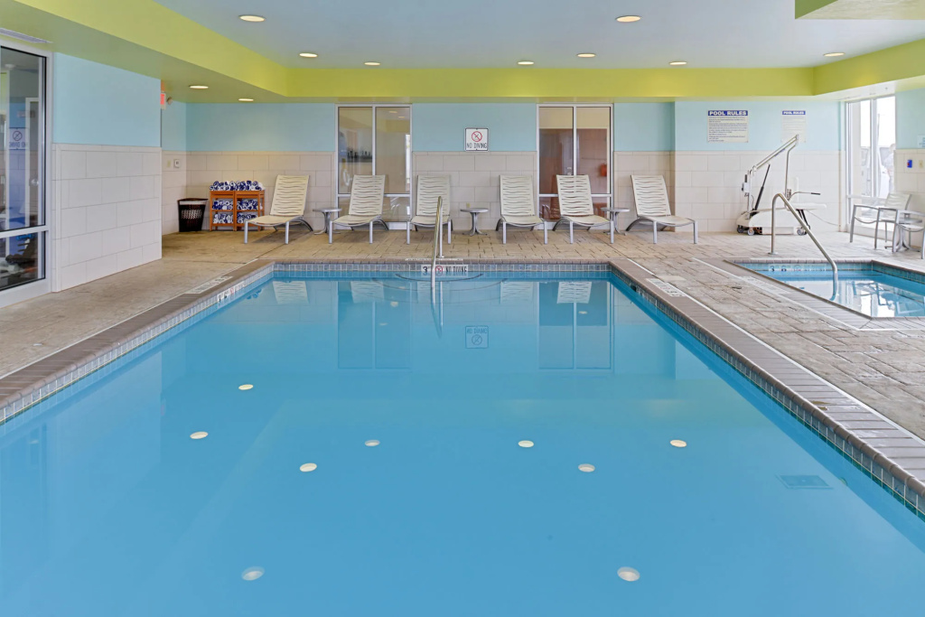 Holiday Inn Express Hotel & Suites Terre Haute by IHG
