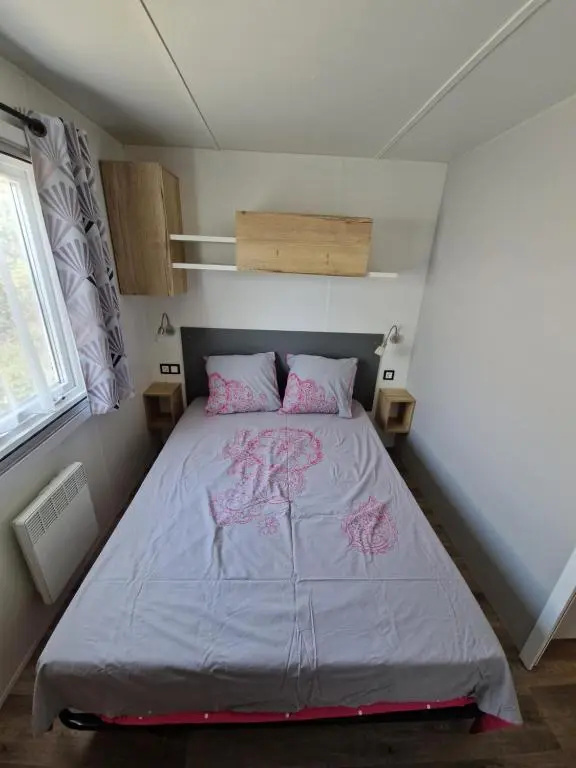 Bungalow neuf 3 chambres avec piscines partagées dans un camping-club vacances haut de gamme