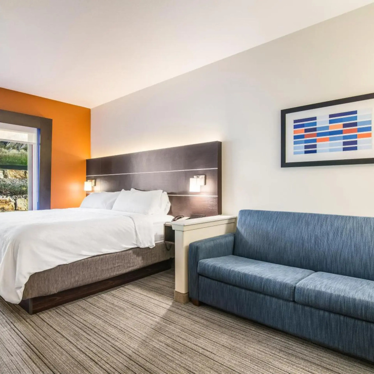 Holiday Inn Express Hotel & Suites Custer by IHG