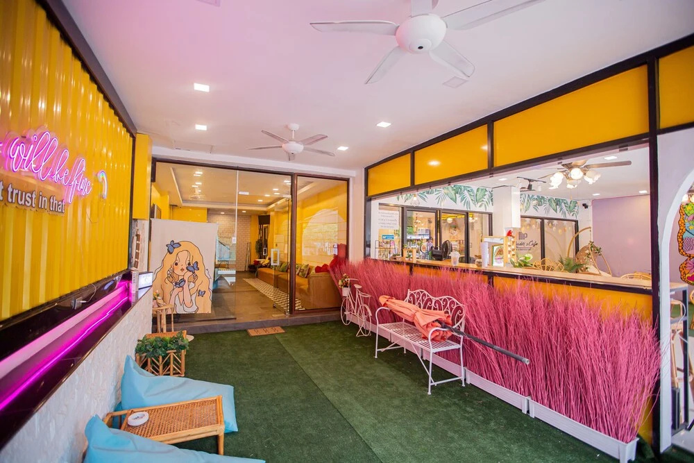 RedDoorz The Readers Cafe and Rooms