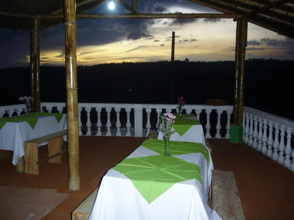 Hostal y Camping Los Girasoles