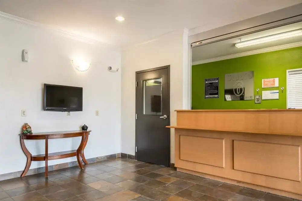 OYO Townhouse Sulphur, la Extended Stay