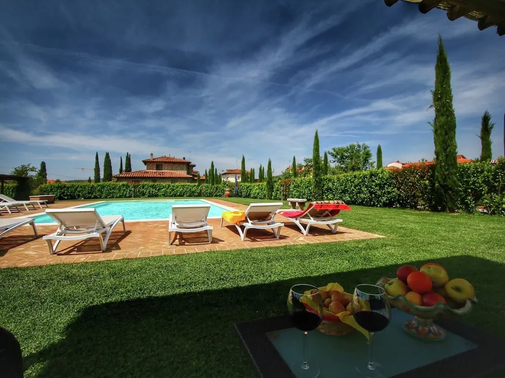 Tuscan Style Apartment with View of the Hills
