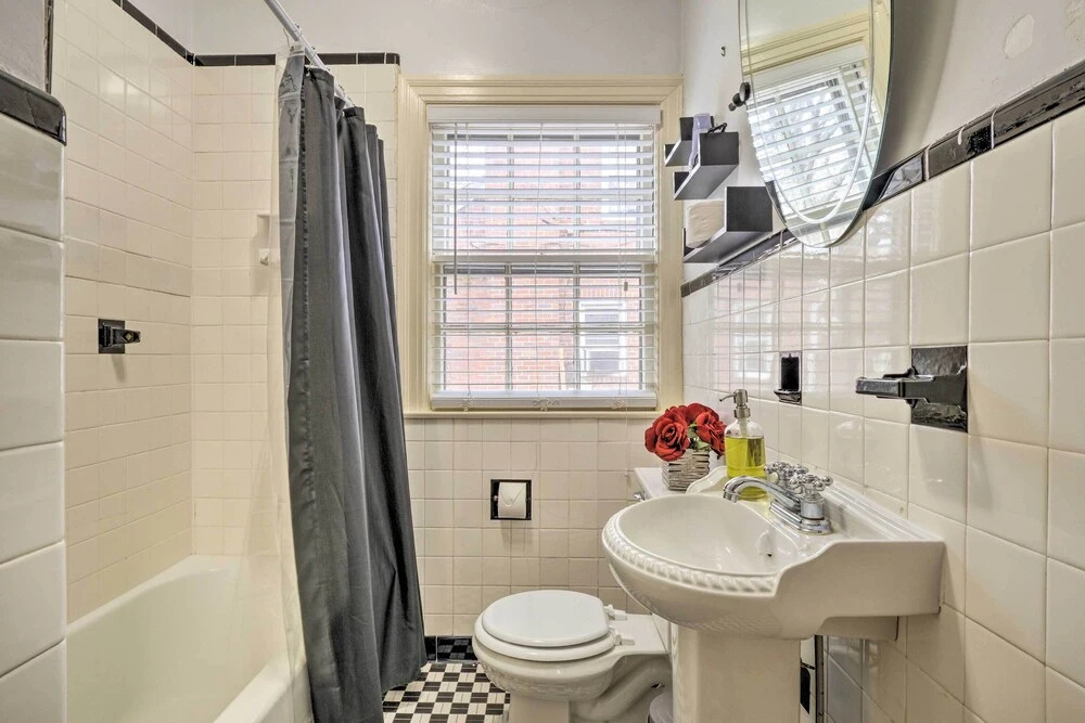 Chic & Cozy Greensboro Home, 2 Mi to Dtwn!