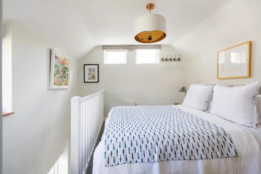 The Lavender Folly - Cosy Accommodation Alresford