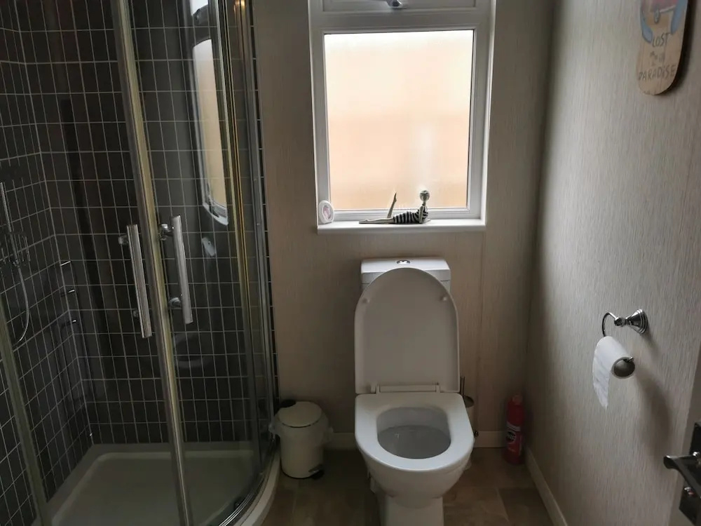 2 Bed Cabin - Sleeps 4 - Pets - 5 min to Beach