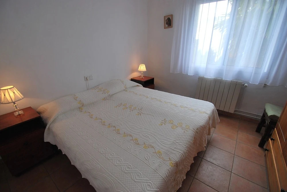 Spacious family home with Airco, private 5x10m pool, sandy beach 300m, free WiFi