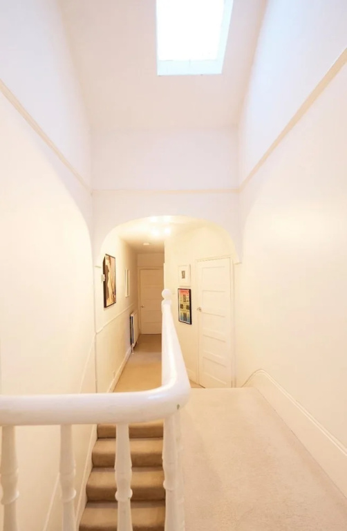 Sunny, Bohemian-style Flat For 4 in Queens Park