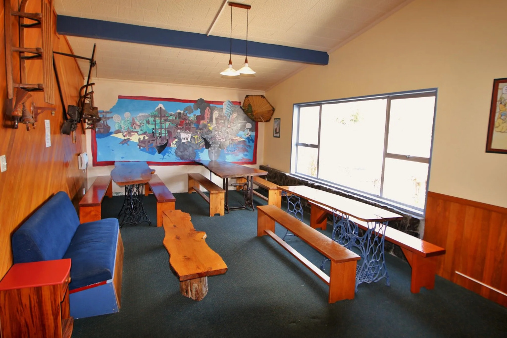 Chateau Backpackers & Motels