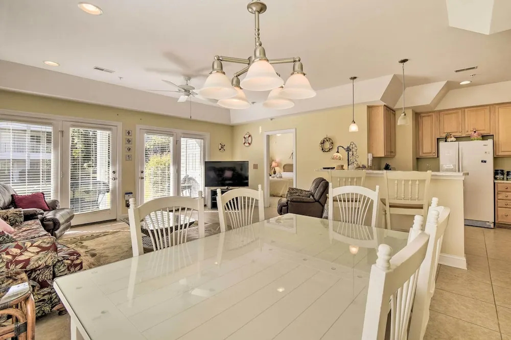 Stunning Sunset Beach Condo: 3 Mi to Beach!