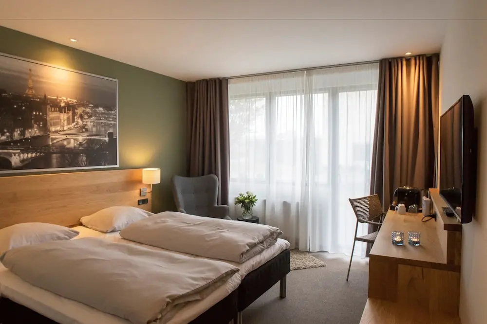 Hotel 6400