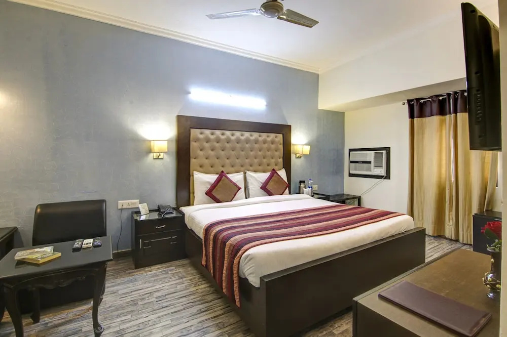The Solace Hotel - Nehru Place