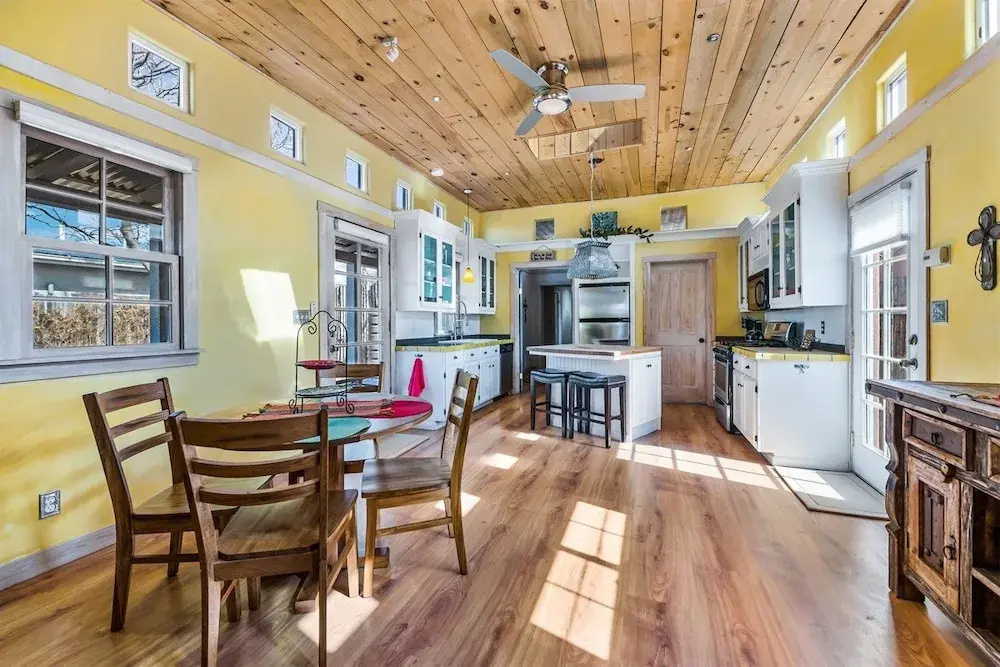 Casa Lola - Gorgeous Light-filled Home, Walk to The Plaza and The Railyard