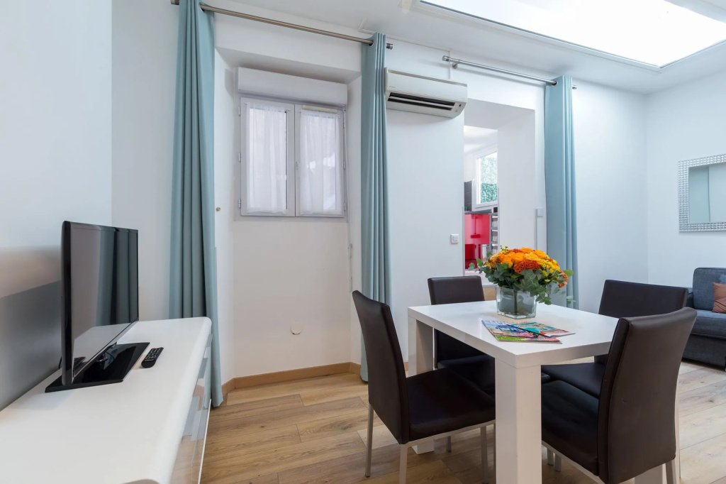 Florella Clemenceau Apartment