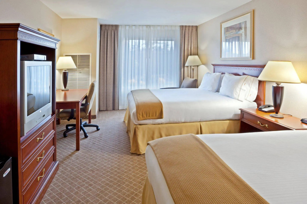 Holiday Inn Express & Suites Lacey - Olympia by IHG