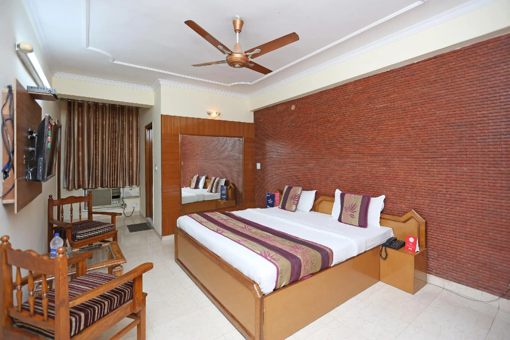 OYO Flagship 9554 Hotel Grand Plaza