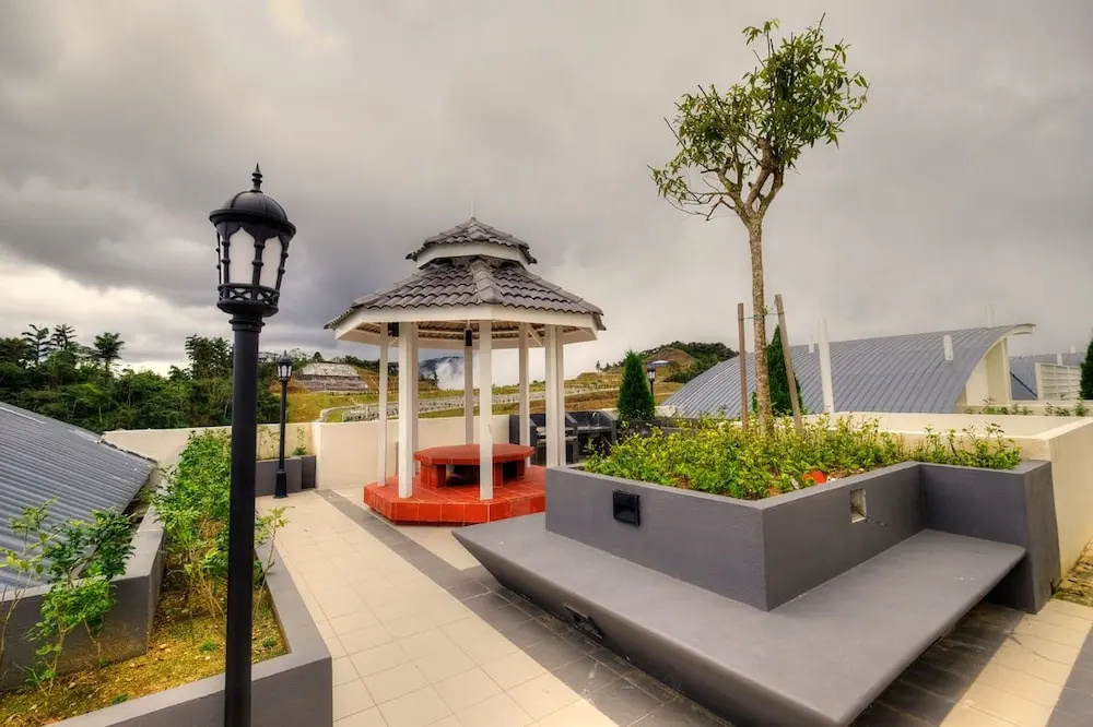 Play Residence at Golden Hills