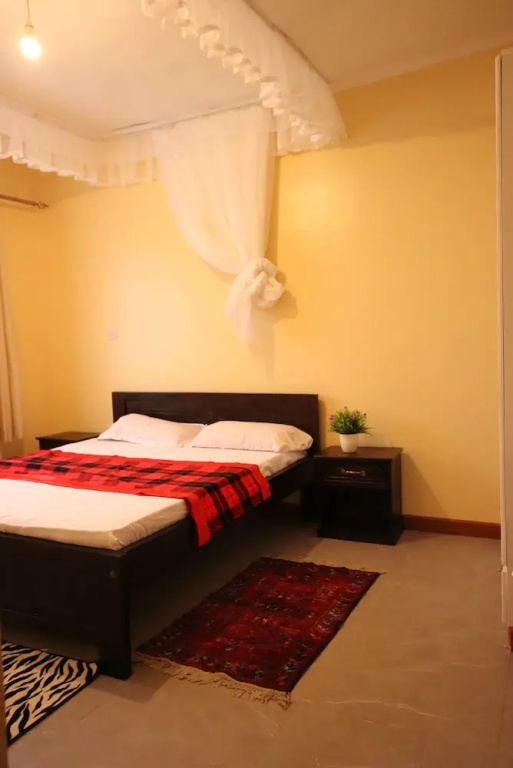 Lux Suites Ebony Mara House