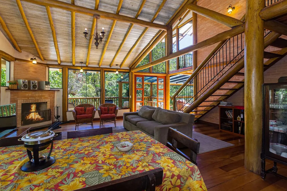 Casa com área gourmet perto do Parque Amantikir