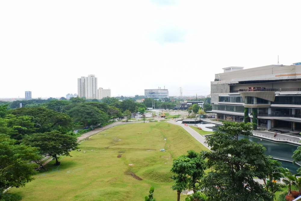 Serene Exclusive Modern Studio Apartment at Grand Sungkono Lagoon By Travelio