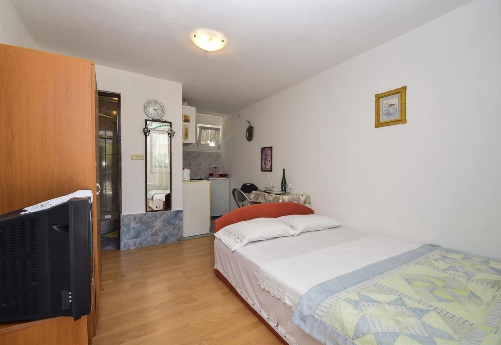 Apartments Mira Vir