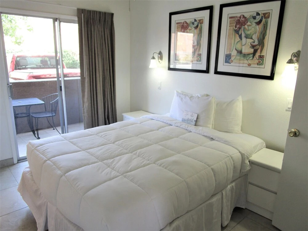 148 Fully Furnished 1BR Suite-Pet Friendly! by RedAwning