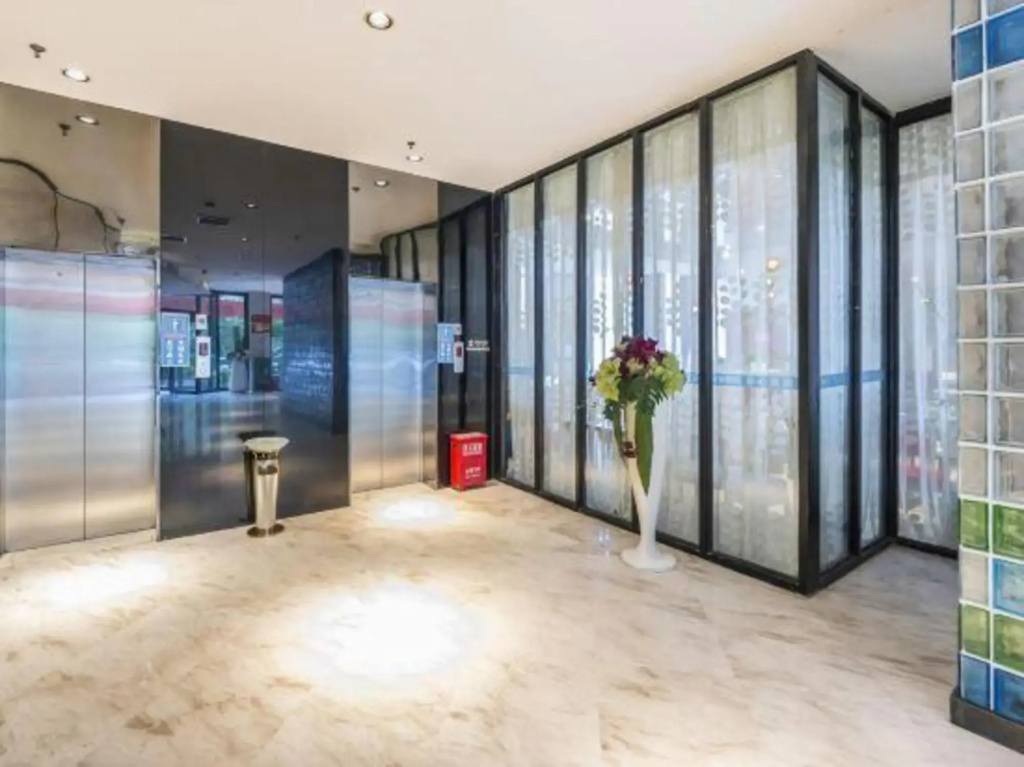 Zhongzhou Yihe Hotel (Dennis City Plaza)