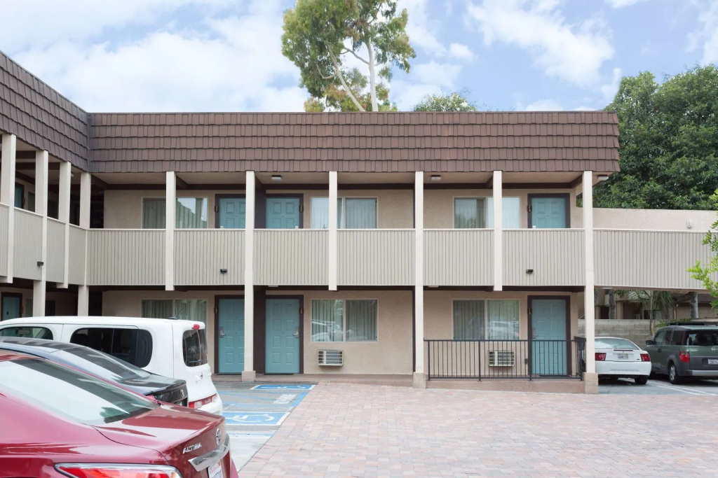 Costa Mesa Inn - Newport Beach Area
