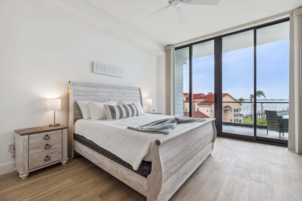Harbor Island Beach Club - Luxury Waterfront Apartments with Views Pool Dock Private Beach Access