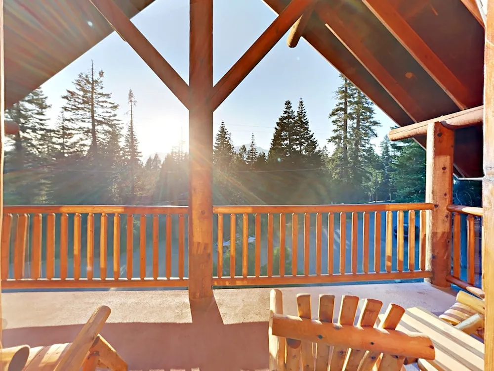 Log  W/ Hot Tub, Billiards & Mt. Tallac Views 4 Bedroom Home