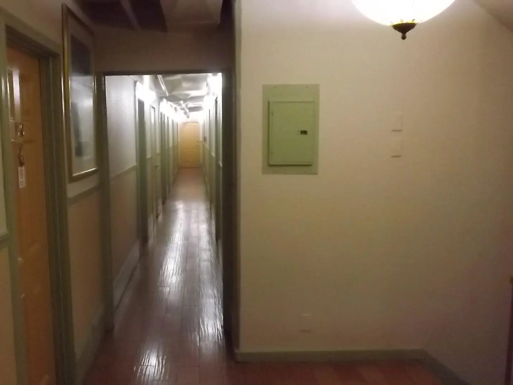 Youth Hostel Central & Hotel