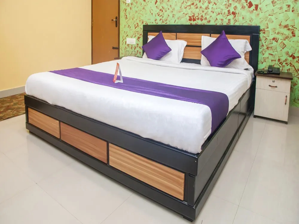OYO 10673 Time Palace Residency