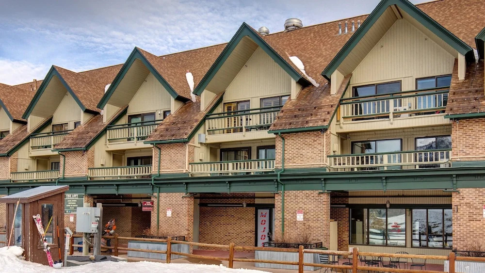Ski Ge Loft 3 Bedroom Condo by RedAwning